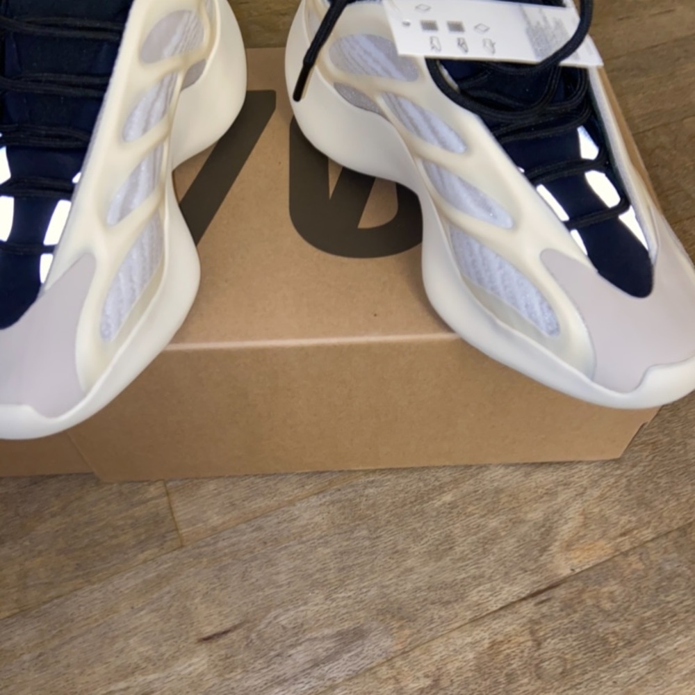 Yeezy 700 v3 azael